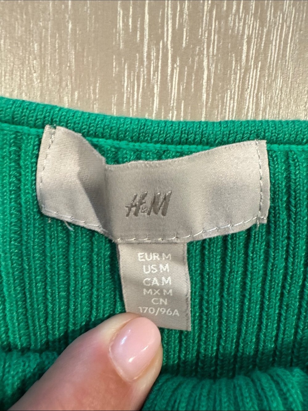 H&M Emerald Green Ribbed V-Notch Tank - Picture 3 of 4